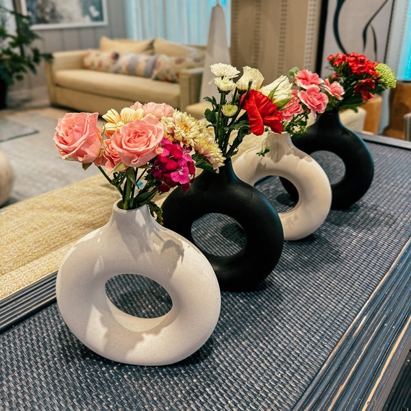 Artistic Ikebana Vase: Unique, Modern, and Handmade Ceramic Flower Vase with Nordic and Minimalist Decor - Donut Vases