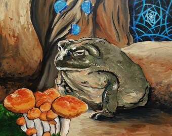 Op de afbeelding: Een grote, groene pad zit op een bruin, getextureerd oppervlak. De pad heeft een hobbelige, getextureerde huid en grote, zwarte ogen. De pad wordt omringd door een groep kleine, oranje paddenstoelen.