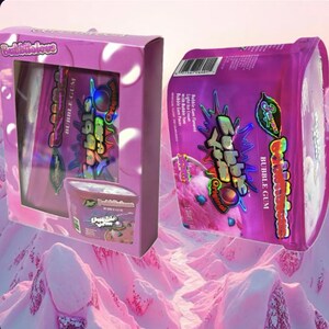K&ouml;nnte beinhalten: Rosa Bubblegum-Eisverpackung mit dem Text "Bubble Gum" und "Bubbletious". Die Verpackung enth&auml;lt eine Schachtel und einen Eisbecher. Das Eis ist nach Bubblegum-Geschmack.