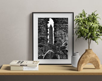 Round tower, Glendalough : Photo print