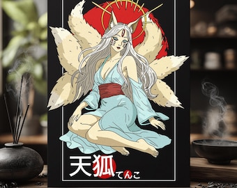 Könnte beinhalten: Ein schwarzer Kunstdruck mit einer neunschwänzigen Fuchsfrau mit weißem Haar, Fuchsohren und einem hellblauen Kimono. Das Kunstwerk enthält eine rote Sonne und japanischen Text. Die Frau ist von neun flauschigen Schwänzen umgeben.