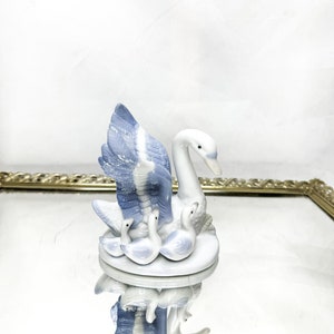Beautiful Vintage Blue & White Porcelain Swan with Cygnets, 4&quot; Tall