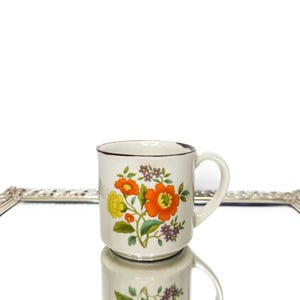 Vintage Takahashi Blumen Japan Kaffeebecher | Gesprenkelte Brown Trim Blumenkaffeetasse aus Keramik