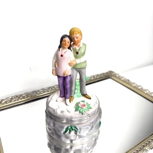 Vintage Loves Story Music Box Figurine Romantic Couple Hippie Couple Romantic Gift Wind Up Music