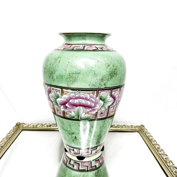 Beautiful Green and Pink Vintage Chinoiserie Jar with Top, Gorgeous Design and Colors, Grand Millennial, Shabby Chic Decor, Asian Vase