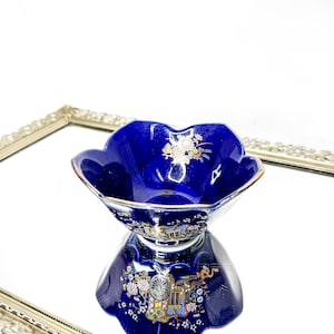 Vintage Kobalt Blau / Blumenmuster kleine dekorative Keramikschale mit gewelltem Rand, Shabby Chic, Grand-Millennial, orientalischer Stil