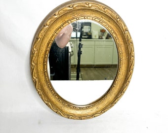 Décoration d'intérieur miroir ovale de 12,5 po. par 10,5 po. encadré or VTG
