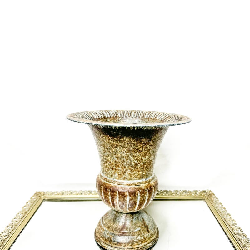 Beautiful view of Exotic Urn Decor