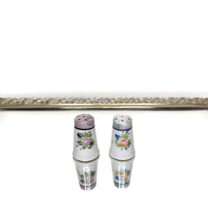 Vinthae Set of Japan-Made Hand-Painted Mini-Salt/Pepper Shakers. 1-1/2&quot; Floral Design
