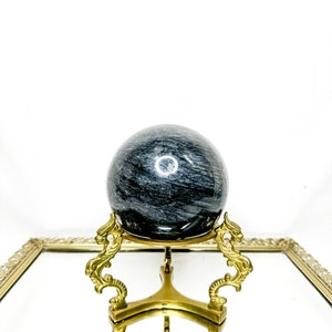 Grande sphère boule en pierre de marbre noir vintage avec support dragon en laiton, décor d&#39;halloween, séances de magie gothique métaphysique