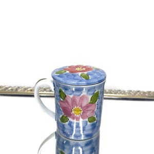 Hermosa taza de té de cerámica japonesa con tapa y filtro, patrón de flores, regalo para los amantes del té caliente.
