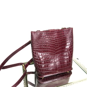 Vintage weinrote italienische Designertasche von FLYNN mit Top Griff und Cross Body Strap, Cranberry Ledertasche