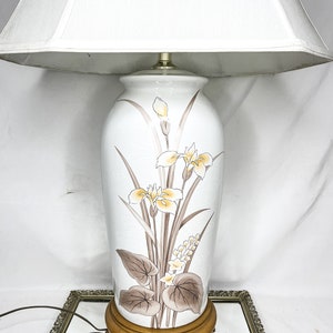 Beautiful and Rare Vintage Ming Style Ceramic Table Lamp
