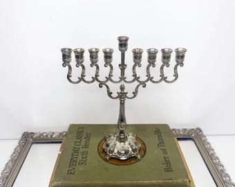 Antyczna, posrebrzana, metalowa, 9-ramienna menora 8 cali - żydowska Biblia, Świątynia Jerozolimska, MENORA, 9-ramienna - Izraelska sztuka, Ziemia Święta