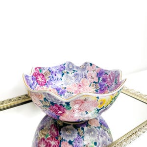 Beautiful Vintage Colorful Chinese Porcelain Hand Painted Flowers Mille Fleur Bowl With Ruffled Edge 8x4”, Chinoiserie Chic,Grand-Millennial