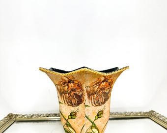 Vintage Floral Rose Deisgn Ball Footed Tole Pot dekorativer Pflanzer