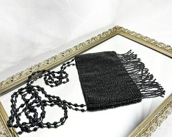 Bolso bandolera de noche con cuentas negras de los años 80, pequeño, con forro de satén.