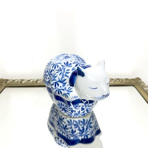 Vintage Gump&#39;s San Francisco Thailand Porcelain Cat Lidded Trinket Box 6&quot;, Chinioserie Cat, Grandmillenial Cat, Coastal Grandma Decor