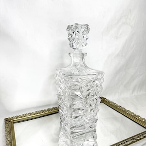 Beautiful, heavy whiskey carafe, hand-cut lead crystal, Pbo 24% Vintage Luxury Barware