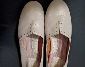 BORN Cream Leather Flats with Details