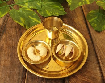 Juego de Puja Thali de latón: plato, cuenco y vaso Laddu Gopal Prashad (4 x 4 pulgadas)