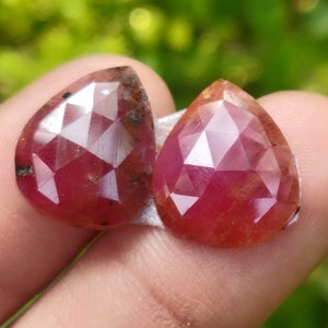 Coppia di pietre preziose di rubino rosso naturale - Rubini sfaccettati taglio rosa / Rubini sfusi per la creazione di gioielli / Pietra portafortuna di luglio / Coppia di rubini cabochon