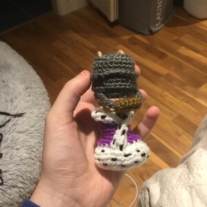 Kinger Lip Balm Holder, TADC crochet pattern (intermediate amigurumi) image 3