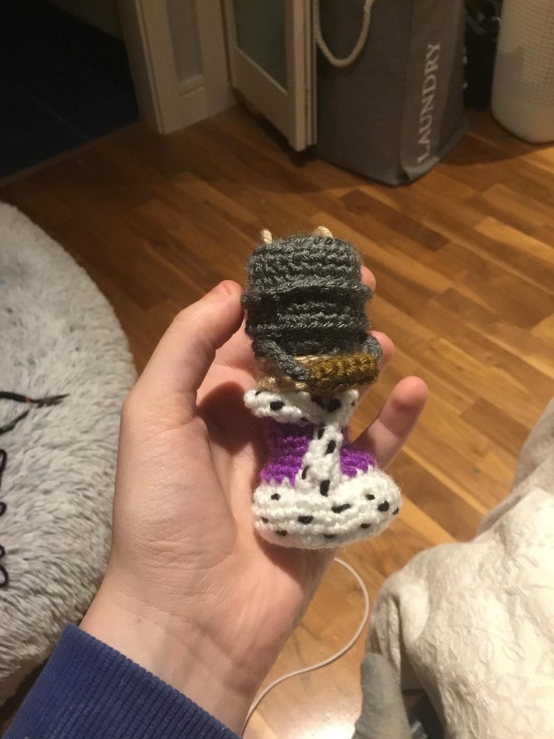 Kinger Lip Balm Holder, TADC crochet pattern (intermediate amigurumi) image 3