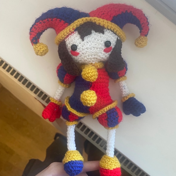 Pomni, The Amazing Digital Circus crochet pattern (advanced amigurumi)