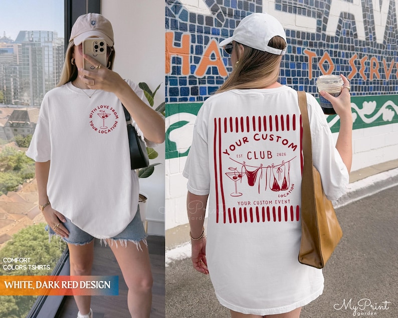Puede incluir: Camiseta blanca con gr&aacute;ficos en rojo oscuro. La parte delantera presenta un dise&ntilde;o circular con una copa de c&oacute;ctel y texto. La parte trasera muestra un dise&ntilde;o rectangular con un c&oacute;ctel, un bikini y el texto "YOUR CUSTOM CLUB".