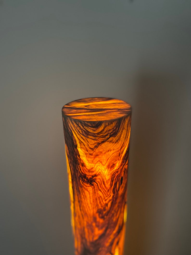 Lampadaire en bois d'olivier rond blanc image 5