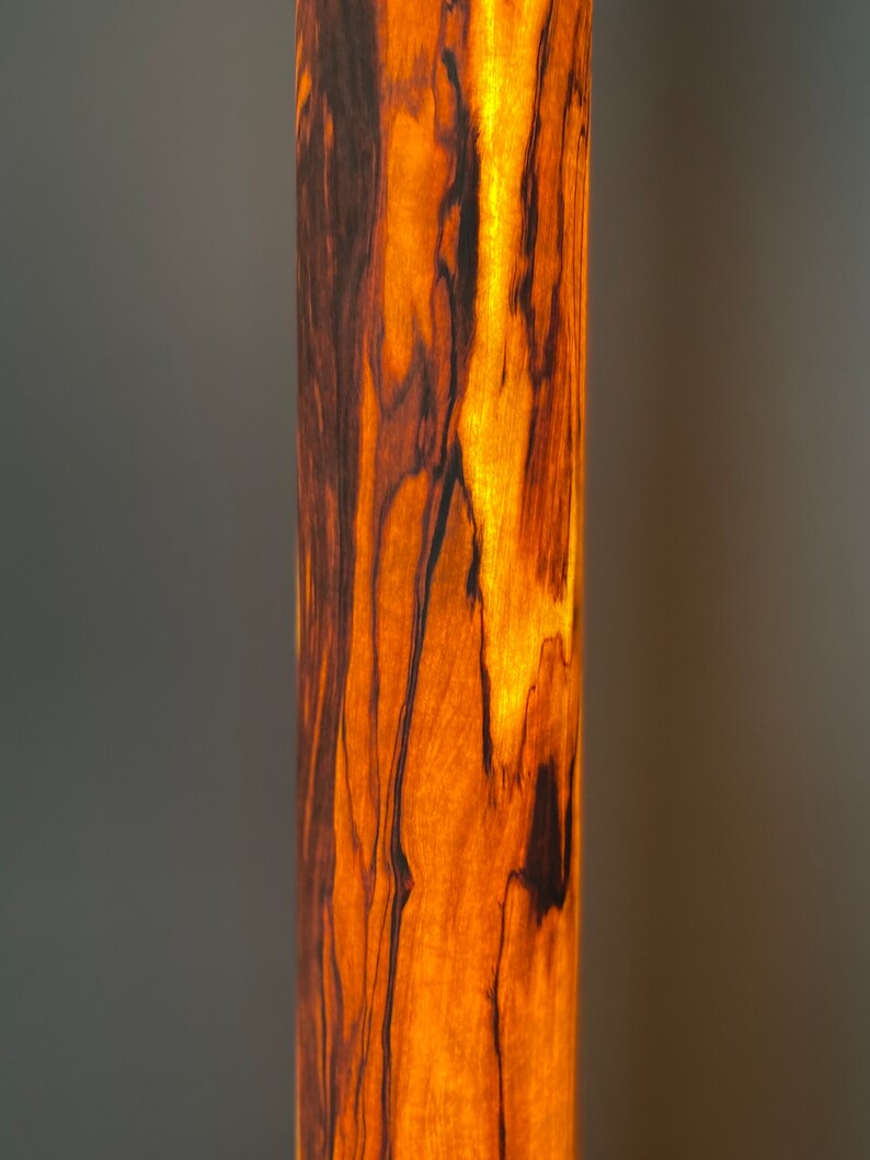 Lampadaire en bois d'olivier rond blanc image 3