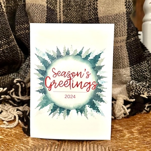 Carte de voeux de saison Evergreen Tree Circle, carte pliée 7 x 10, carte aquarelle