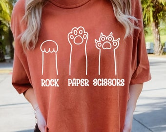 Camiseta COMFORT COLORS con diseño de piedra, papel o tijera, divertida camiseta con forma de pata de gato, camiseta unisex para amantes de los gatos, camiseta para dueños de gatos, camisetas con forma de pata de gato, regalo para mamás de gatos