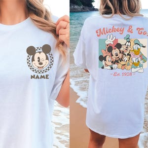 COMFORT COLORS レトロカスタム ミッキー＆フレンズ シャツ、ディズニー バケーション シャツ、チェック柄 マジックキングダム ファミリー マッチング トリップ Tシャツ、WDW フロント バック