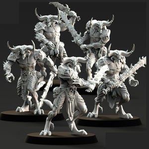 Könnte beinhalten: Sechs weiße, gehörnte, humanoide Figuren, jede mit einem großen, verzierten Schwert. Die Figuren stehen auf schwarzen, kreisförmigen Sockeln, mit detaillierter Rüstung und muskulösem Körperbau. Thema: Fantasy- oder Tabletop-Gaming-Miniaturen.