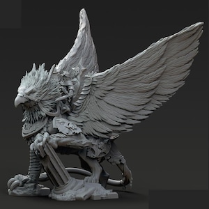 Puede incluir: Escultura detallada de un grifo gris con alas extendidas, cabeza de ave y cuerpo musculoso. El grifo está posado sobre una columna rota, mostrando intrincados detalles de plumas y escamas. Tema de fantasía.