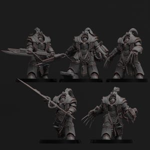 Puede incluir: Cinco figuras en miniatura grises de guerreros blindados, cada una posando de manera diferente. Están sobre bases negras y sostienen varias armas, incluyendo una gran hoja, una lanza y garras. Las figuras tienen armaduras y cascos detallados.