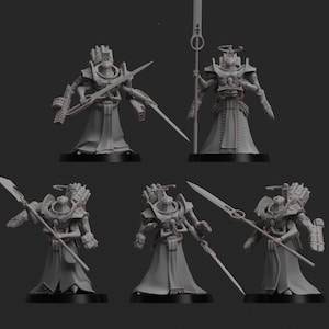 Puede incluir: Cinco figuras en miniatura grises de personajes blindados, cada una de pie sobre una base negra. Las figuras tienen armaduras, armas y túnicas detalladas. Una figura sostiene una lanza, mientras que otras empuñan espadas y otras herramientas. El tema general es la fantasía o la ciencia ficción.