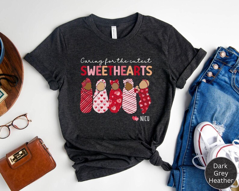 Camiseta de San Valentín para enfermeras de la UCIN, camiseta de San Valentín para la UCI neonatal "Cuidando a tus seres queridos", camiseta de San Valentín para grupos de la UCIN, camiseta de San Valentín para la UCIN imagen 4