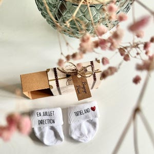 Annonce grossesse originale voyage chaussette et valisette