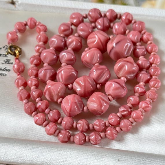 Collier Vintage Gradué En Perles De Verre Rose - Bel état D'usage