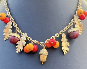 Bakelite Berries Acorns & Leaves Vintage Unsigned Oak Leaf Charm Necklace Brass Tone Links Autumn Tones