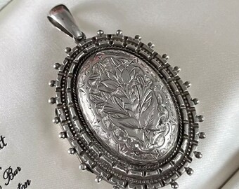 Aesthetic Period Victorian Large Engraved Antique Sterling Silver Locket Pendant Foliate Leaf Engravings