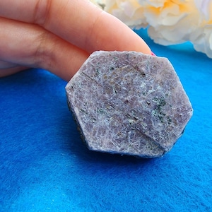 Raw Ruby Crystal Pocket Stone, Natural Ruby Gemstone for Meditation, Chakra Cleansing, Vitality, Passion & Motivation, Talisman Gift