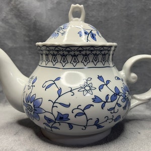 Vintage Blue & White Floral Teapot Chinoiserie