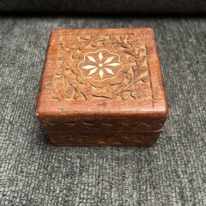 Vintage Ornate Hand Carved Wood Inlaid Jewelry Small Trinket Box