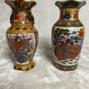 2 Decorative Asian Vases