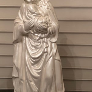 Carol&#39;s &quot;Madonna and Child&quot; Statue ON SALE/Damged-Please Read