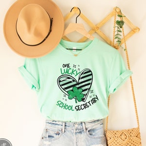 One Lucky School Secretary St Patrick's Day Irish T-Shirt One Lucky School Secretary St Patrick's Day Irish T-Shirt